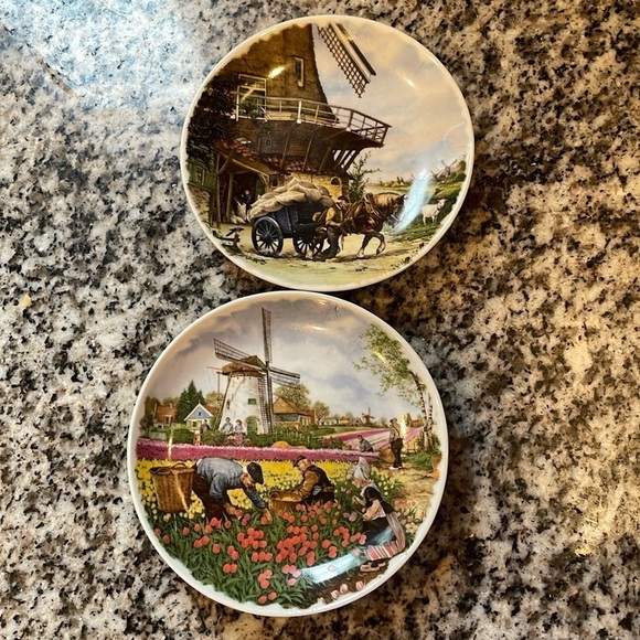 Vintage Hollands Color Design 5” Wall Decor Plates - Picture 6 of 6